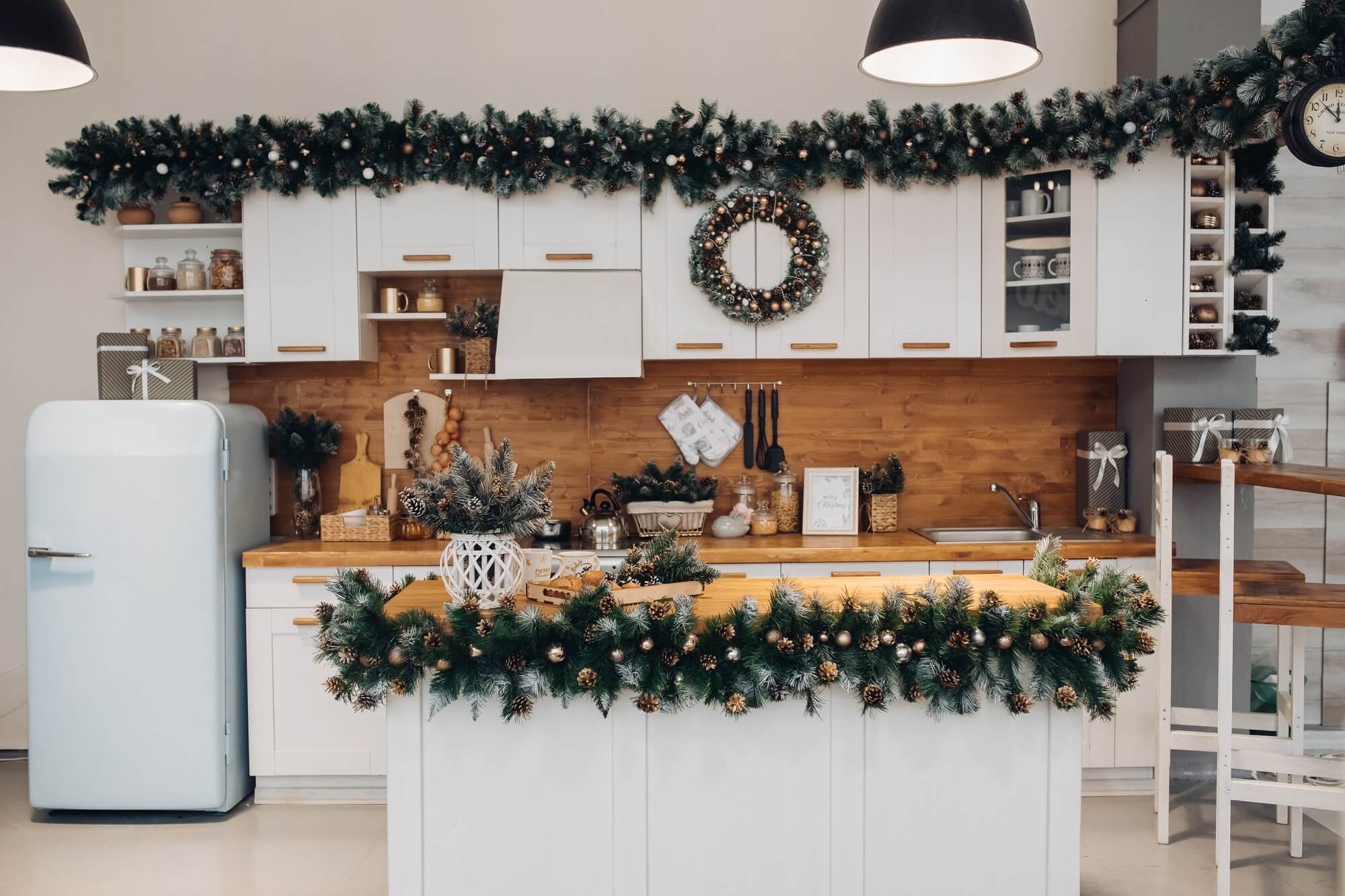 how to Decorate Kitchen Cabinets for Christmas